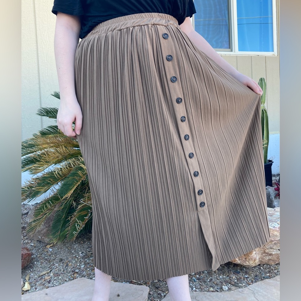 Taupe pleated skirt